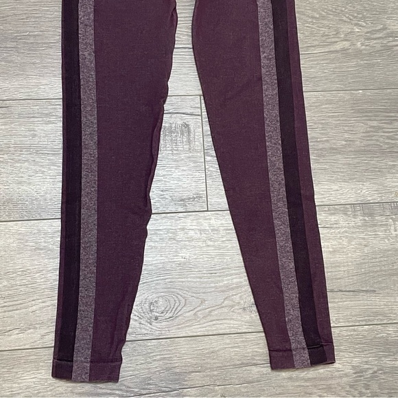 Spanx Seamless Track Stripe Leggings in Jammy Plum SZ Small NWT. - Picture 4 of 9
